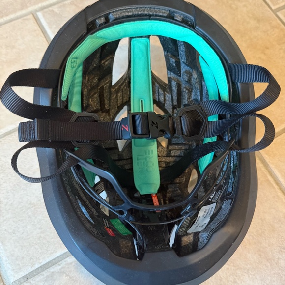 LAZER Strada KinetiCore Cycling Helmet - White - Lightly Used, Well-Priced! - Picture 4 of 4